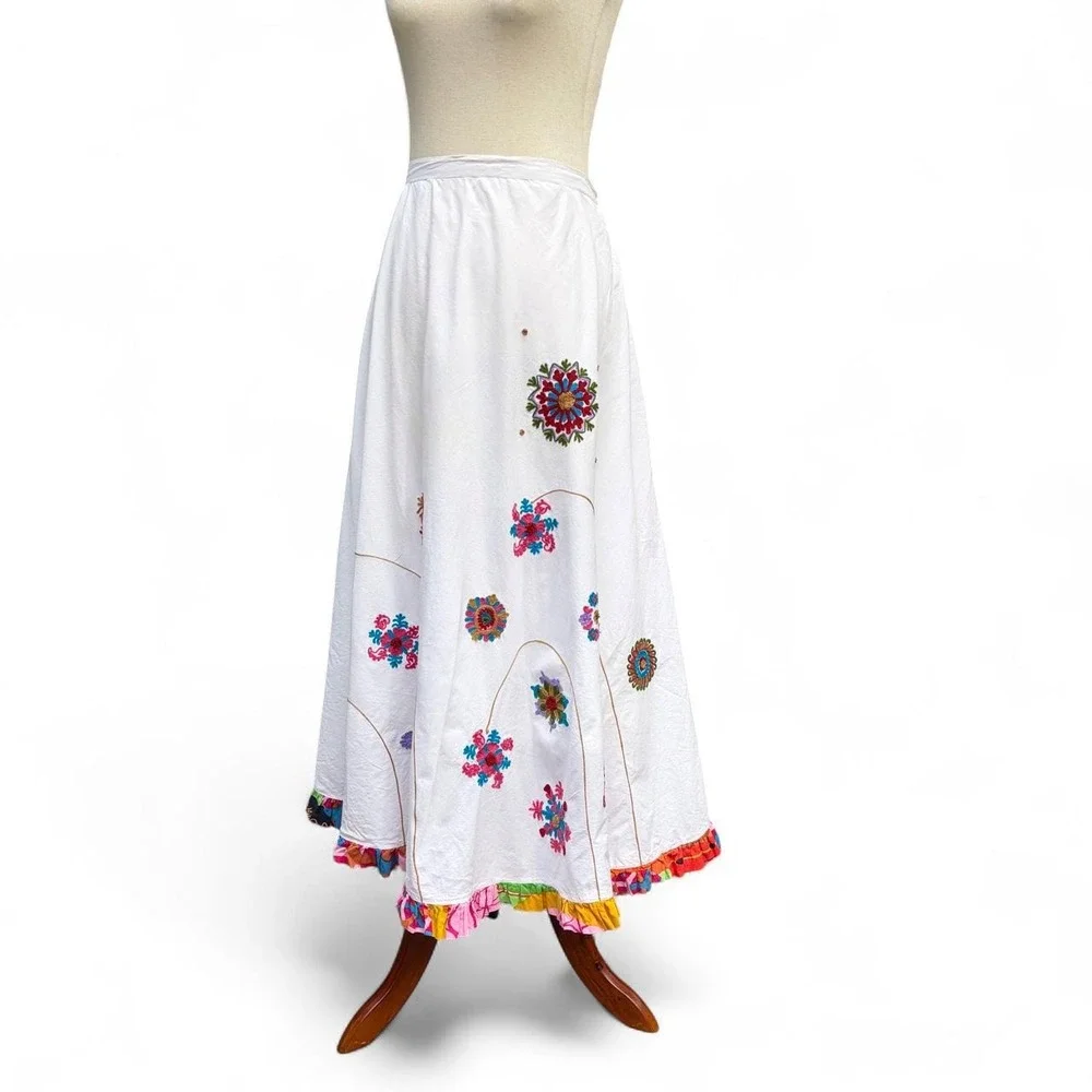 Vintage Y2K Chain stitch Folk Floral Ruffle Maxi Skirt. Size small